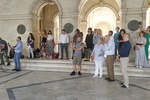 Τραγούδια για την ειρήνη στο αίθριο της Λότζια