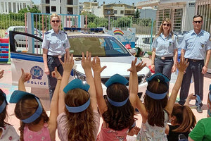 Τροχονόμοι σε... νηπιαγωγείο