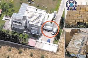 ΧΕΙΡΟΠΕΔΕΣ ΣΕ 4 ΒΡΕΤΑΝΟΥΣ: Τριακόσια κιλά κοκαΐνης μέσα σε κοντέινερ με μπανάνες