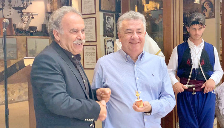 Τίμησαν την προσφορά του τον Σταύρο Αρναουτάκη στον οικισμό Αστερίου