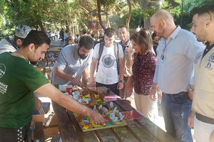 Μια μεγάλη αγκαλιά αλληλεγγύης στους πρόσφυγες και τα προσφυγόπουλα