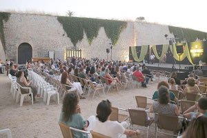 στο Ανοικτό Θέατρο της Πύλης Βηθλεέμ, οι Ολοκληρώσεις της Ανοικτής Δομής Υποστήριξης Ηρακλείου του ΚΕΘΕΑ ΑΡΙΑΔΝΗ