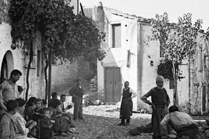 ΦΩΤΟΗΜΕΡΑΣ: Άλλη μια καταπληκτική φωτογραφία από την περίοδο της Κατοχής (1942) αυτή τη φορά από τον Ξιδά (Λύττος) φωτογραφία Ελένη Σημαντήρη, (πηγή Karl Ottahal)