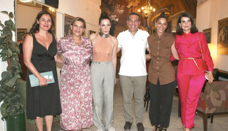 ήγαν στην παράσταση Την πρώτη παράσταση της «Μήδειας» σε σκηνοθεσία του Αιμίλιου Χειλάκη και του Μανώλη Δούνια παρακολούθησε ο πρόεδρος του ΣΥΡΙΖΑ Αλέξης Τσίπρας μαζί με τη σύντροφό του Μπέττυ Μπαζιάνα, στο Θέατρο Πέτρας.