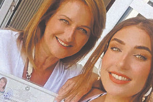 Η κ. Παρασκευή Βογιατζόγλου με την κόρη της Μαρίνα Κουκουριτάκη