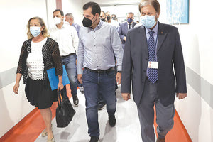 Ο υπουργός Υγείας συνεχίζει και σήμερα την περιοδεία του στο νησί