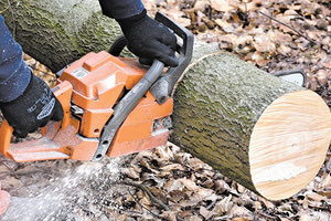 Τον τραυμάτισε το αλυσοπρίονο