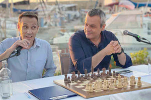 Οι κ.κ. Κλώκας και Μαμουλάκης από την παρουσίαση του βιβλίου «Ρουά Ματ»