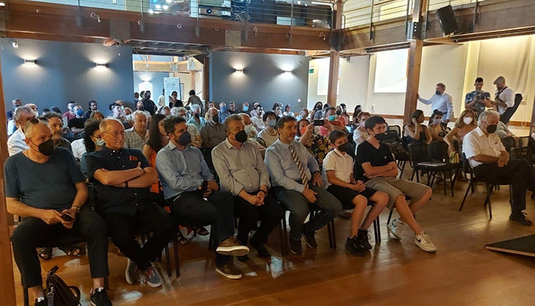 ΕΜΠΝΕΥΣΗ ΓΙΑ ΤΟΝ ΑΝΑΓΝΩΣΤΗ: Μαγνητίζει καθημερινά Έλληνες και ξένους το επιτυχημένο Φεστιβάλ Βιβλίου στα Χανιά