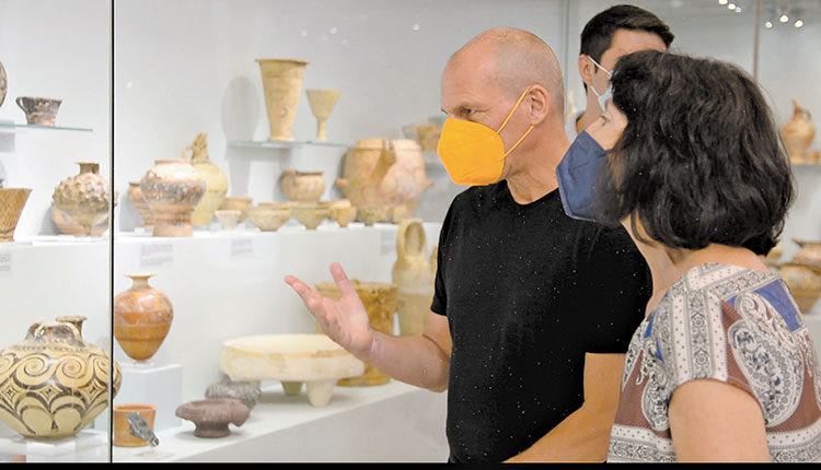 Από την επίσκεψη Βαρουφάκη στο Αρχαιολογικό Μουσείο Ηρακλείου