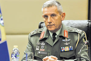 τον αρχηγό του Στρατού Ξηράς των ΗΠΑ, στρατηγό Τζέιμς Μακόβιλ