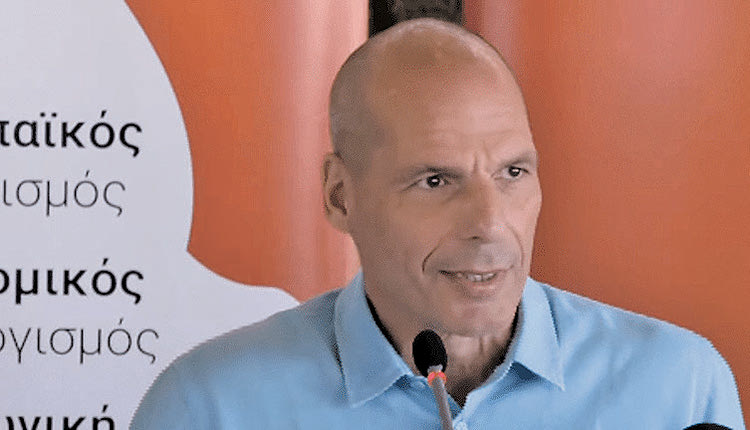 Ο Γιάννης Βαρουφάκης στη συνέντευξη Τύπου