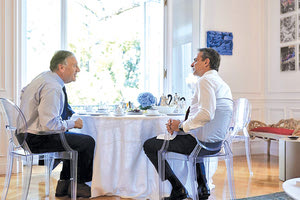 Με… έναν αγνώριστο Πομπέο συνέφαγε χθες ο Μητσοτάκης. Η συνάντηση με τον πρώην υπουργό Εξωτερικών των Ηνωμένων Πολιτειών Αμερικής είχε ενδιαφέρον αφού δεν αποκλείεται να είναι και ο επόμενος... πρόεδρος!