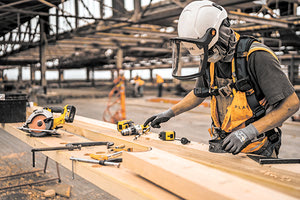 Οι εργοδότες λένε πως τα χρήματα δεν αποτελούν πρόβλημα, οι εργαζόμενοι όμως υποστηρίζουν πως οι μισθοί δε φτάνουν ούτε για... ζήτω!