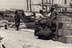 ΦΩΤΟΗΜΕΡΑΣ: Αρχές του 1900 στο λιμάνι των Χανίων. Φωτογραφία του Fred Boissonnas.