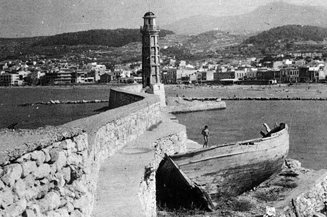 ΦΩΤΟΗΜΕΡΑΣ: Το Ρέθυμνο μετά τον πόλεμο σε μια φωτογραφία τραβηγμένη από τον παλιό μόλο.