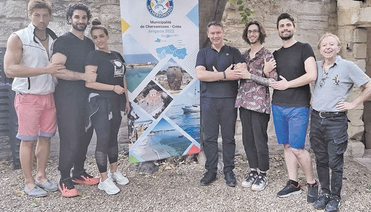 Με επιτυχία η πρεμιέρα των «Περσών» στο Φεστιβάλ θεάτρου της Αβινιόν
