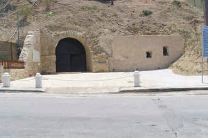 Τον σπουδαίο μνημειακό και ιστορικό χώρο έξω από την πύλη Μακάσι