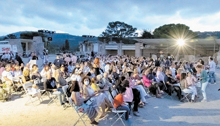 ΣΤΟ ΠΛΑΙΣΙΟ ΤΟΥ ΦΕΣΤΙΒΑΛ ΚΡΗΤΗΣ ΠΟΥ ΟΡΓΑΝΩΝΕΙ Η ΠΕΡΙΦΕΡΕΙΑ Μέσα σε κλίμα μυσταγωγίας     η ΚΟΑ στην Κνωσό