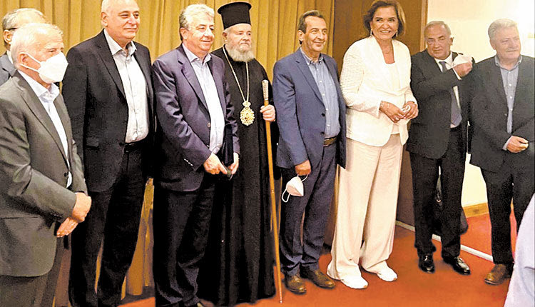 Εκτός των μελών της Ένωσης, τιμήθηκαν για το έργο τους και για τη διαρκή συνεισφορά τους η Ν. Μπακογιάννη και ο Στ. Αρναουτάκης.