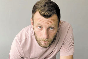 Υπογράφει ο Νικολάου