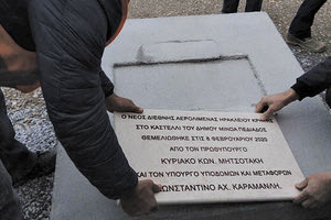 σφυριζουν αδιαφορα