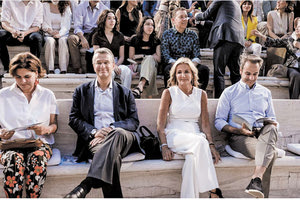 O πρωθυπουργός Κυριάκος Μητσοτάκης με τη σύζυγό του Μαρέβα συναντήθηκε εκ νέου το βράδυ της Πέμπτης με τον Co-CEO του Νetflix, Τεντ Σαράντος, στο Ωδείο Ηρώδου Αττικού.