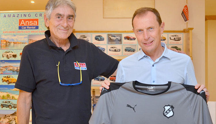 Μ.Β.  Ο «γύπας» με φανέλα του ΟΦΗ