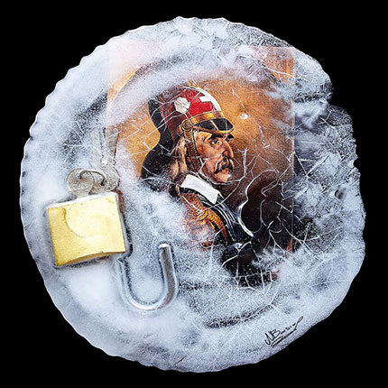 Ο ΠΟΛΥΒΡΑΒΕΥΜΕΝΟΣ ΝΙΚΟΣ ΜΠΑΣΙΑΣ ΜΙΛΑ ΣΤΗΝ «Π»  ΜΕ ΑΦΟΡΜΗ ΤΗΝ ΕΚΘΕΣΗ «ΜΕΤΑΛΛΙΑ ΤΙΜΗΣ» Ο φωτογράφος που «παγώνει» τους ήρωες του ‘21  για  να συντηρήσει τη μνήμη