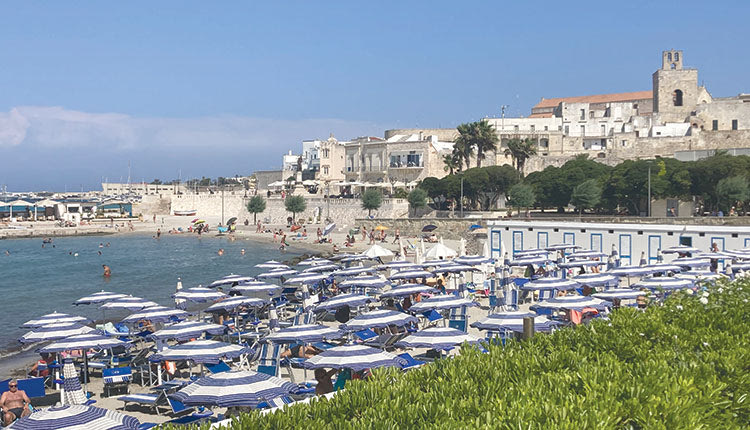 Ότραντο: η πόλη της Ιταλίας που αντικρίζει πρώτη απ' όλες την ανατολή του ήλιου... 