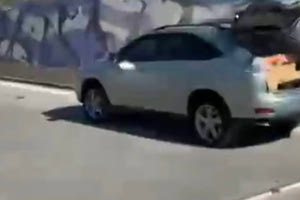 Καταπατητές με ακριβά αυτοκίνητα