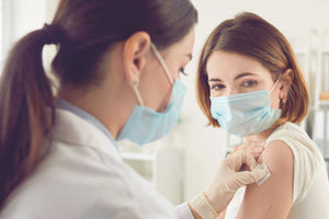 Εμβόλια: Πολλές δόσεις με μόνο ένα τσίμπημα υπόσχεται νέα τεχνολογία