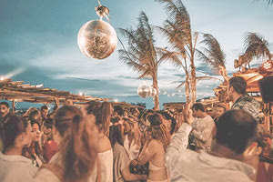 Γκίκας Μαγιορκίνης: Πάρτε μια μάσκα και στις τουαλέτες των κλαμπ