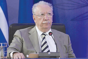 Διαψεύδει ο Σάλλας