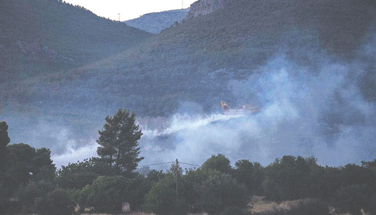 Συνεχίζεται η κόλαση φωτιάς στο δάσος της Δαδιάς 