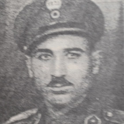 Ο Υπενωμοτάρχης Μανόλης Περράκης. Ενεργό μέλος της Εθνικής Αντίστασης, στην ανταρτική Ομάδα του Καπετάν Πετρακογιώργη. Αιχμαλωτίστηκε στις 9 Ιουλίου 1942 μετά τη μάχη «Στου Παπά του Πέραμα». (φωτογραφία Κωνσταντίνου Καργάκη)