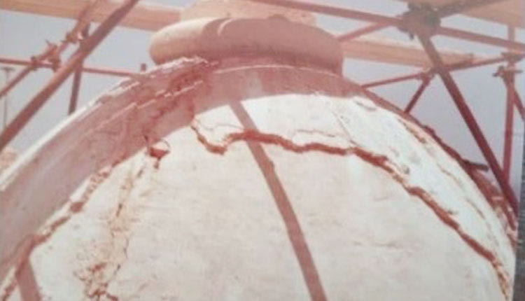 Ο θόλος κωδωναστασίου μετά την αφαίρεση της επικεράμωσης, δεκαετία ‘70 (Αρχείο Βασιλάκη)