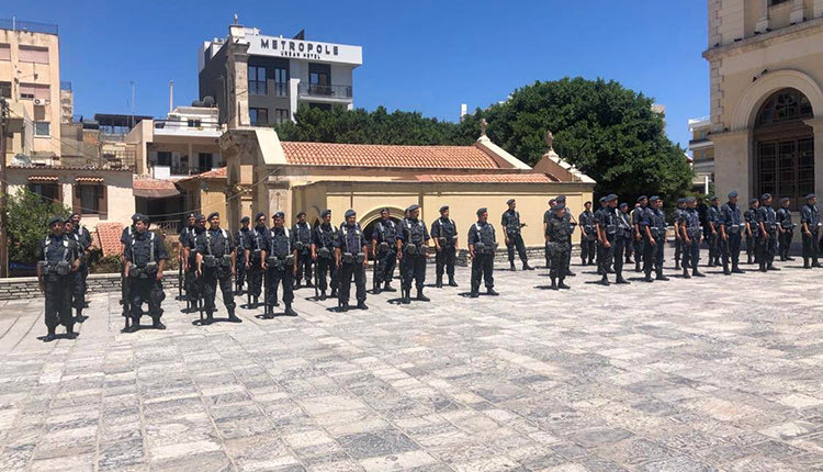 Στην αγκαλιά της κρητικής γης ο αρχηγός αποστολάκης