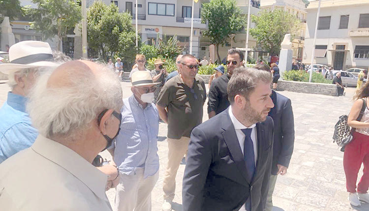 Ο Ν. Ανδρουλάκης κατά την προσέλευση του στον Άγιο Μηνά