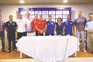 Εκπρόσωποι των ομάδων και στελέχοι τοπικών φορέων στη χθεσινή συνέντευξη τύπου για το τουρνουά Σαματζίδης καπ