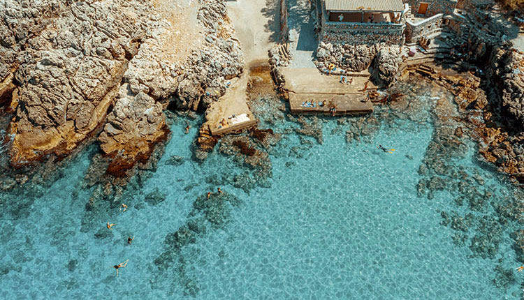 Ο SteMajourneys αιχμαλωτίζει μοναδικά τον Ομπρόσγιαλο με τα διαυγή και αστραφτερά νερά 