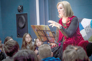 Η Κάρμεν Ρουγγέρη επιστρέφει στο Μουσείο Φυσικής Ιστορίας