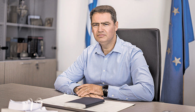 Ο δήμαρχος Χερσονήσου Γ. Σέγκος