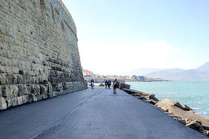 ασφαλτόστρωσης τμημάτων προσήνεμου μόλου