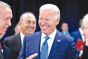 ο πρόεδρος της Τουρκίας Ταγίπ Ερντογάν απέναντι στον Τζο Μπάιντεν