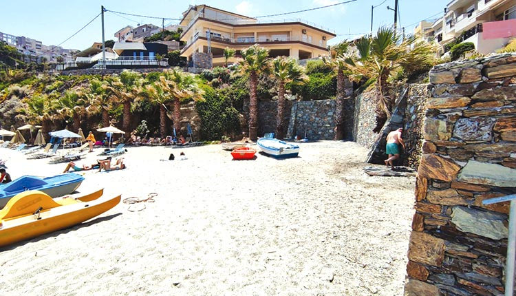 Ο Δήμος Μαλεβιζίου αναβάθμισε την παραλία του Μαδέ