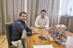 Με τον γενικό γραμματέα Εμπορίου και Προστασίας του Καταναλωτή Σωτήρη Αναγνωστόπουλο ο Γιώργος Σισαμάκης