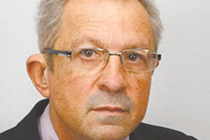 Ο καθηγητής Ιωσήφ Σηφάκη