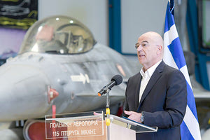 Ύμνοι Δένδια για τα F-35 από τη Σούδα
