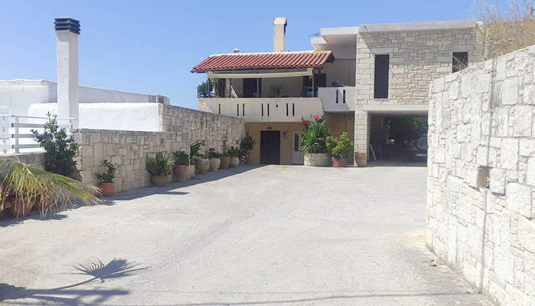 ωΗ άτυχη 56χρονη βρέθηκε νεκρή στο σπίτι από τους γιους της 